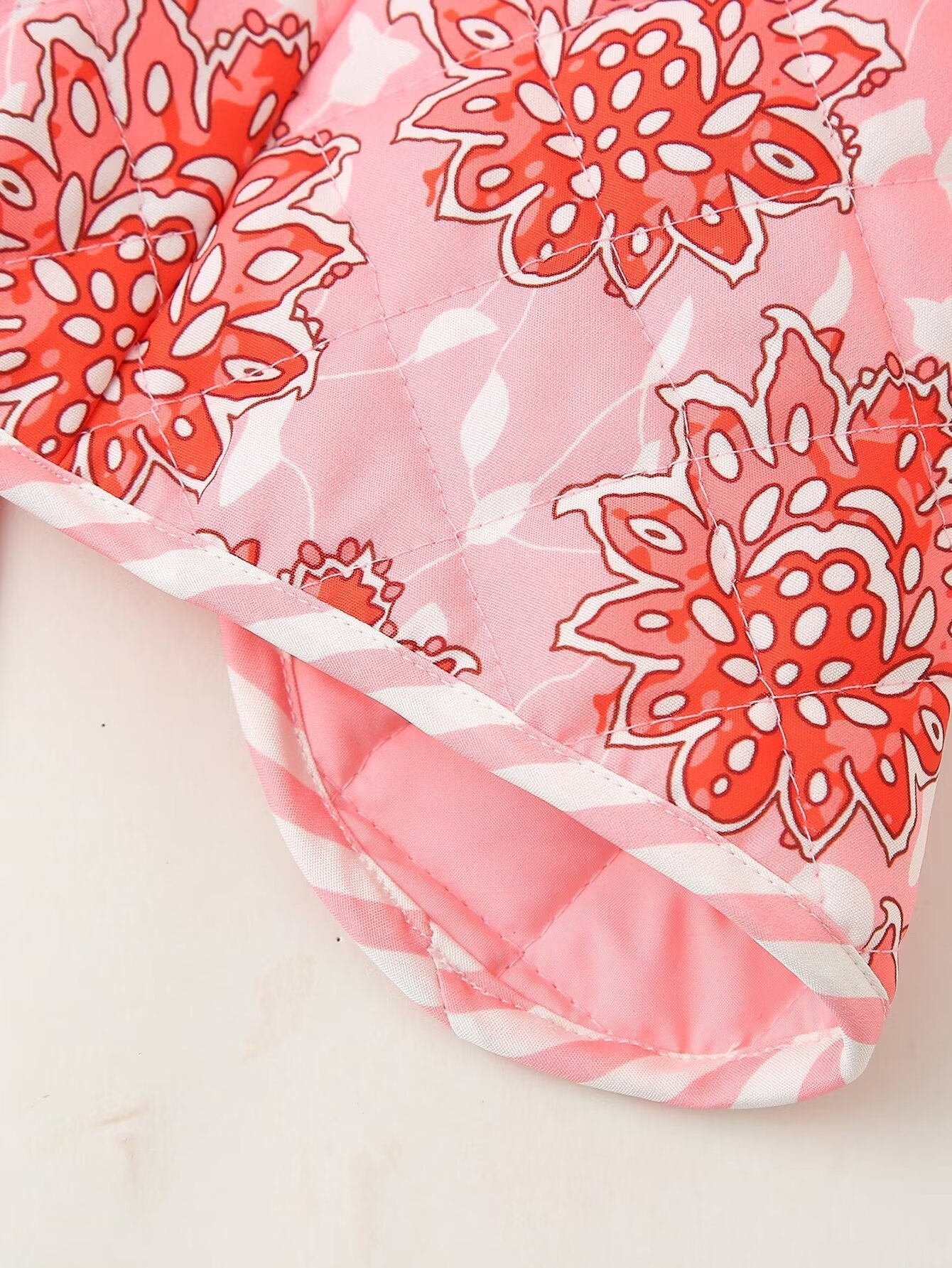 PINK BLUSH | CHALECO ACOLCHADO FLORAL CON LAZOS