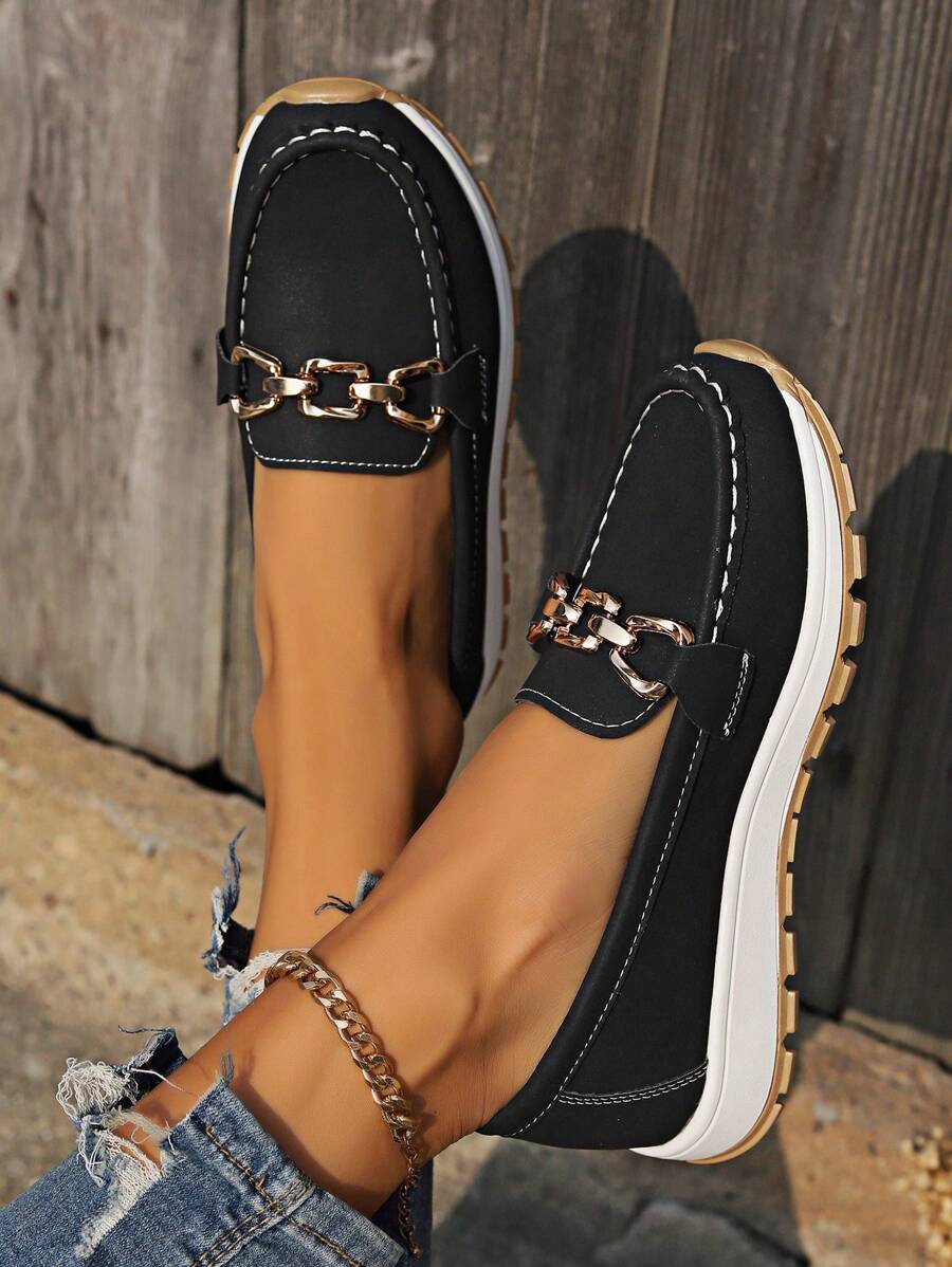 CAMERON | ZAPATO ELEGANTE CON BROCHE DORADO