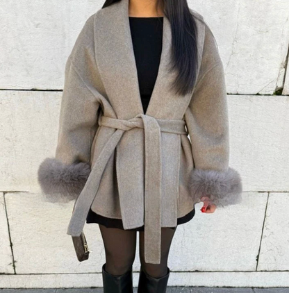 CARMELA| ABRIGO DE LANA CON PUÑOS DE PELUCHE