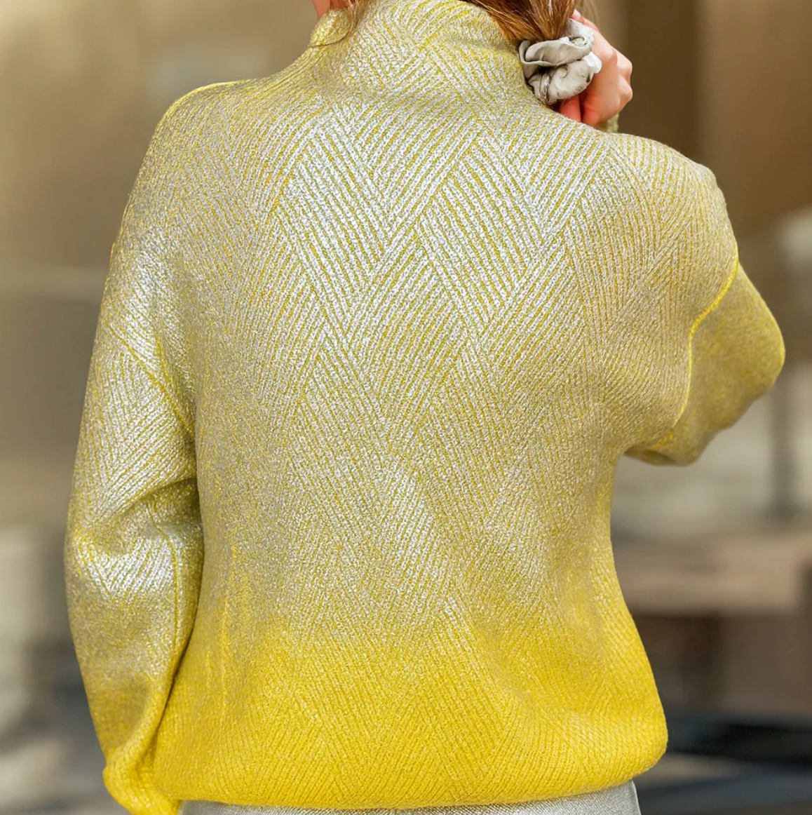 SHINE | JERSEY METALIZADO SUAVE CON CUELLO ALTO