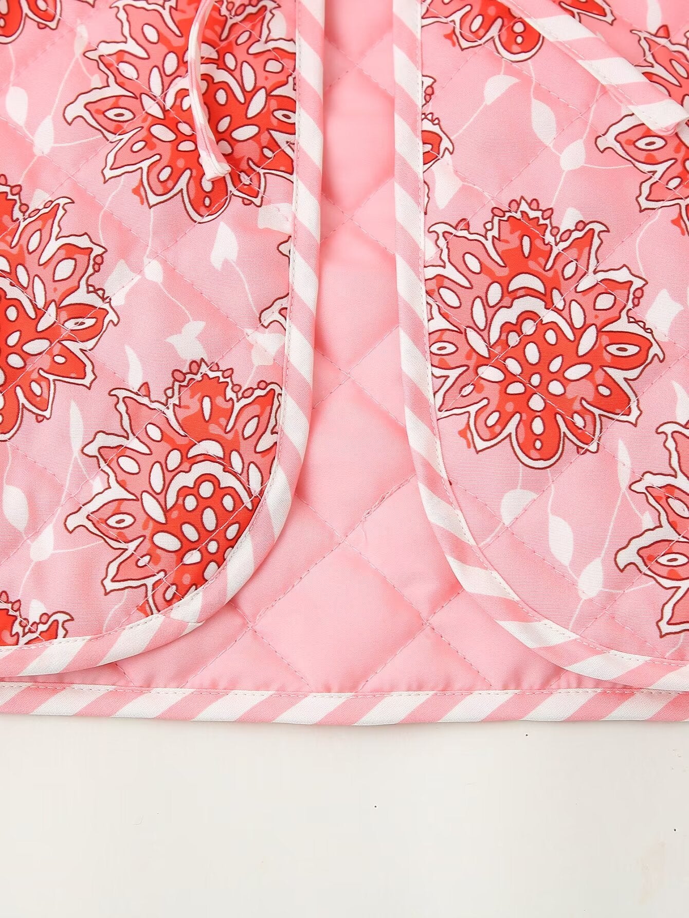 PINK BLUSH | CHALECO ACOLCHADO FLORAL CON LAZOS