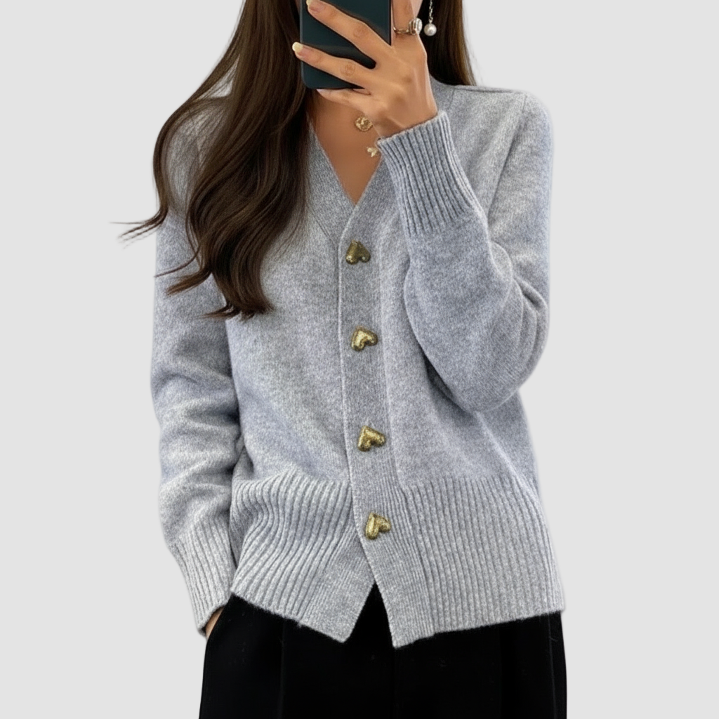 LUZ| CHAQUETILLA DE PUNTO CON BOTONES DE CORAZÓN.